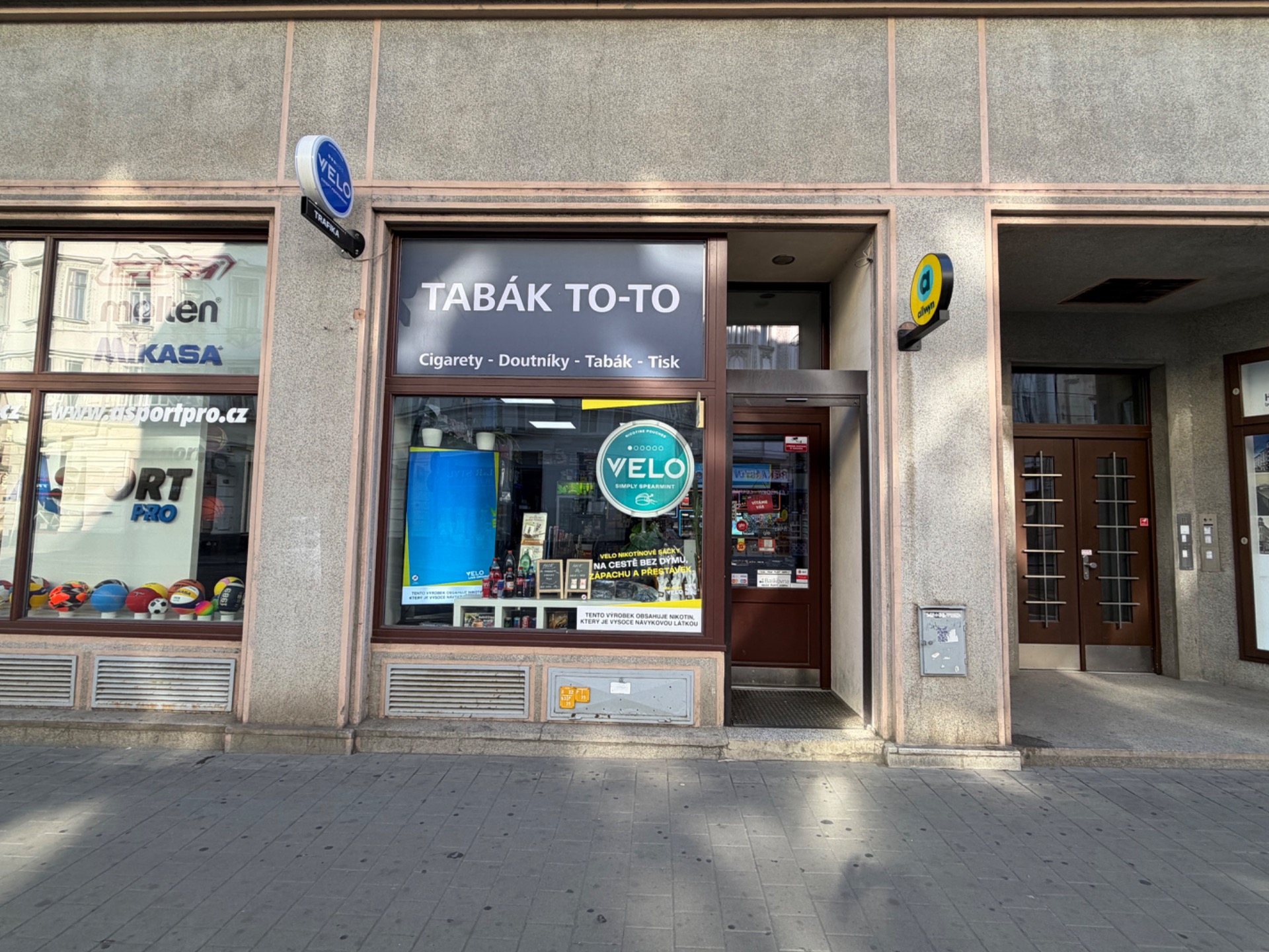 obchod z venku